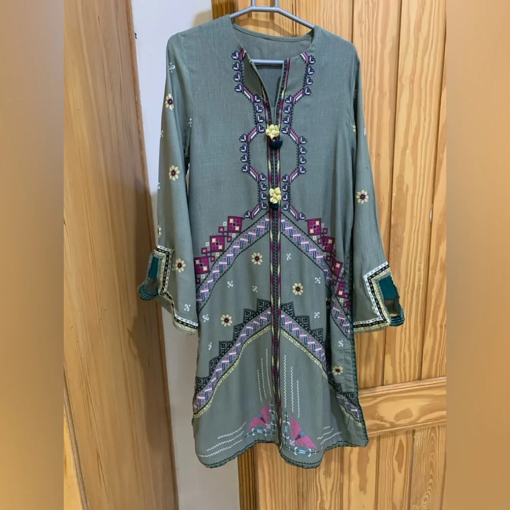 Embroidered 2 pc winter dress - Picture 5 of 13